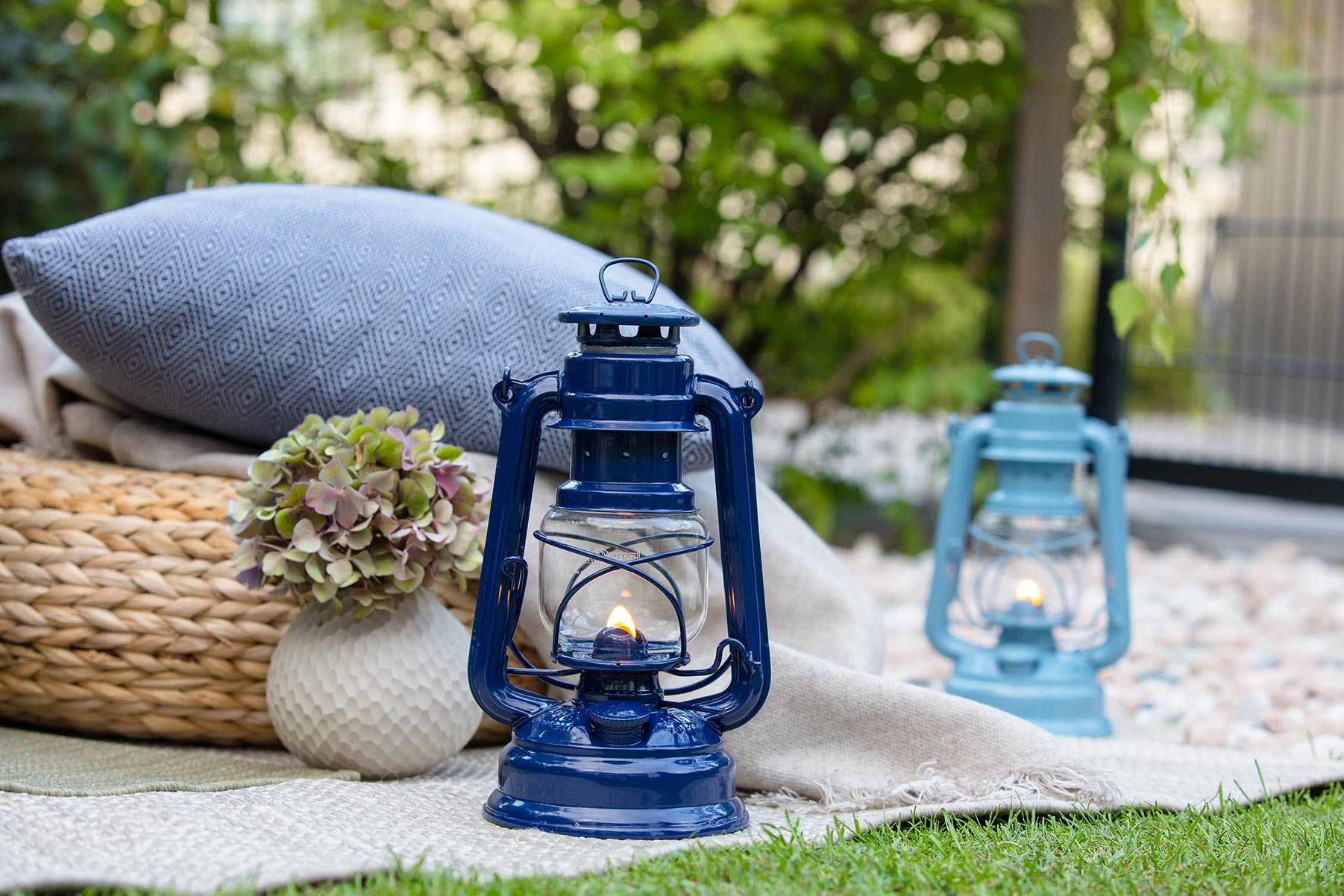 Feuerhand Storm Lantern 276, Cobalt Blue