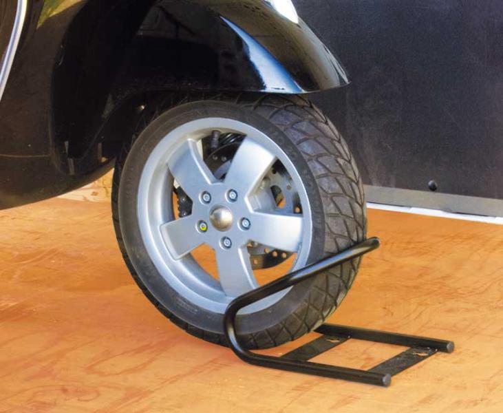 Fiamma MotoWheel Chock Front locking system for the front wheel